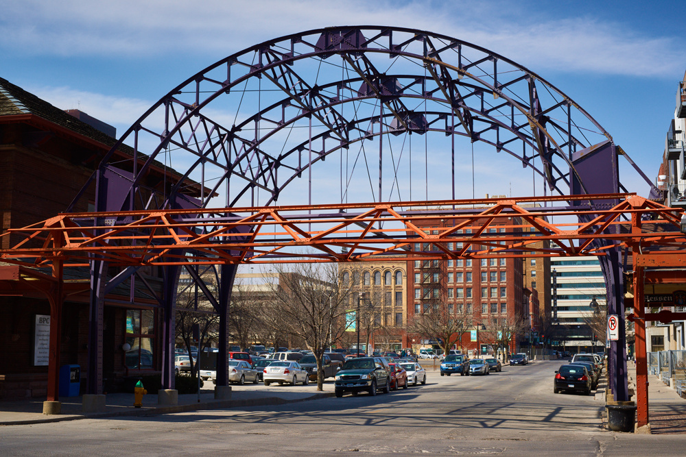 Des Moines 38